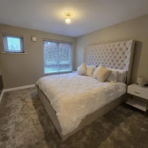 Apartment New 2 Bedroom In - Stretford - Old Trafford Close To Football-cricket Ground & Centre, Manchester